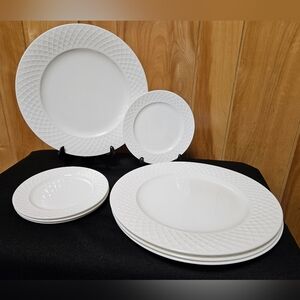 Mikasa White Textured Rim Ceramic Dinnerware Set